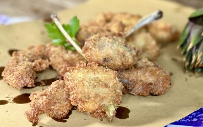 Costine di agnello e carciofi impanati e fritti