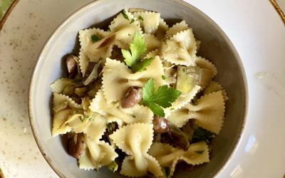 Farfalle con carciofi, olive taggiasche e acciughe